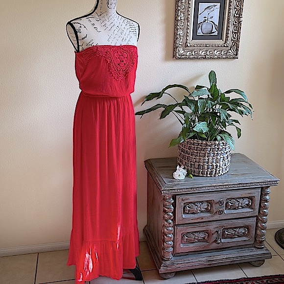 Halo Strapless Embroidered Dress - Picture 12 of 12